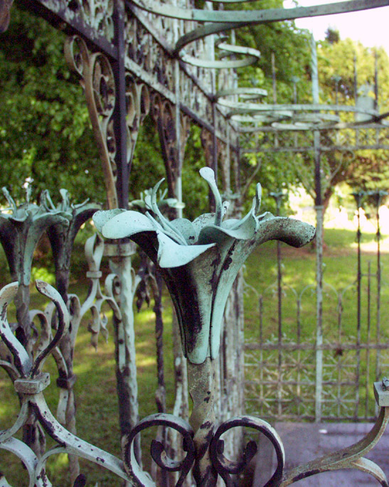 albury-bronze-tomb-detail2